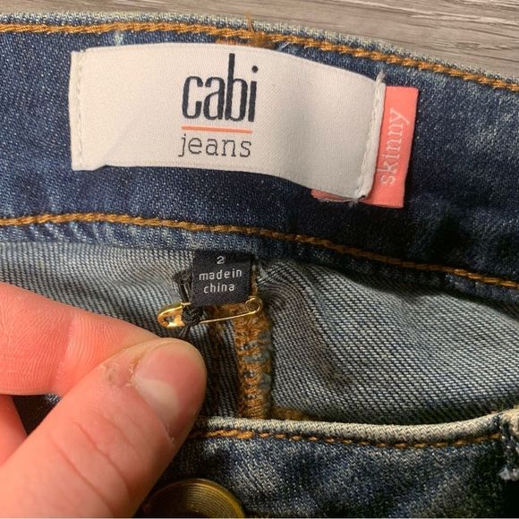 NWT CABI Medium Washed Destructed Skinny Jeans (Size 2) - Picture 5 of 16